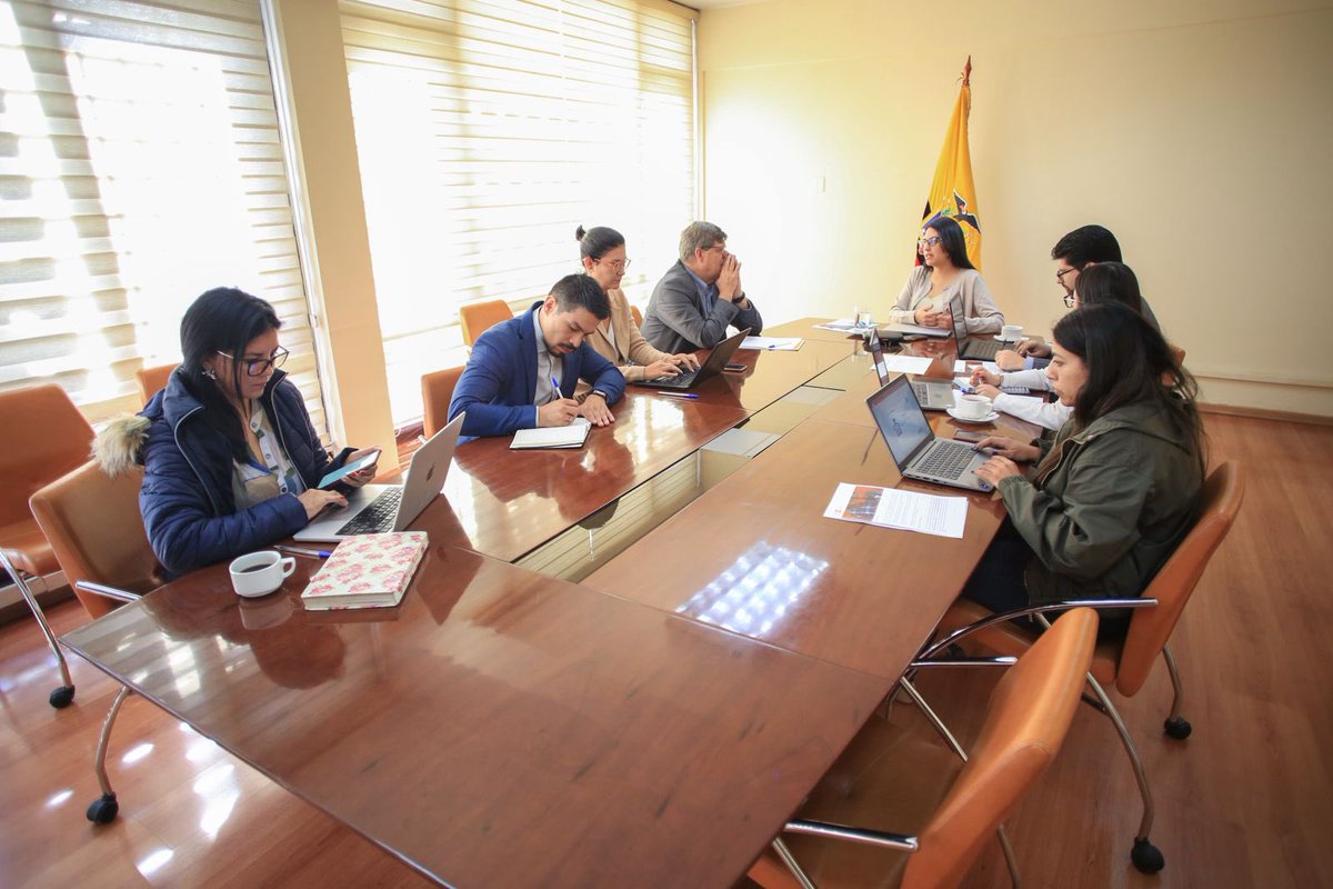 🔵 HOY | Junto a Markus Behrend, designado como representante de @UNFPAecuador, la ministra @SarihaMoya y su equipo técnico intercambian experiencias para el fortalecimiento del Sistema de Información Nacional. #ElNuevoEcuador