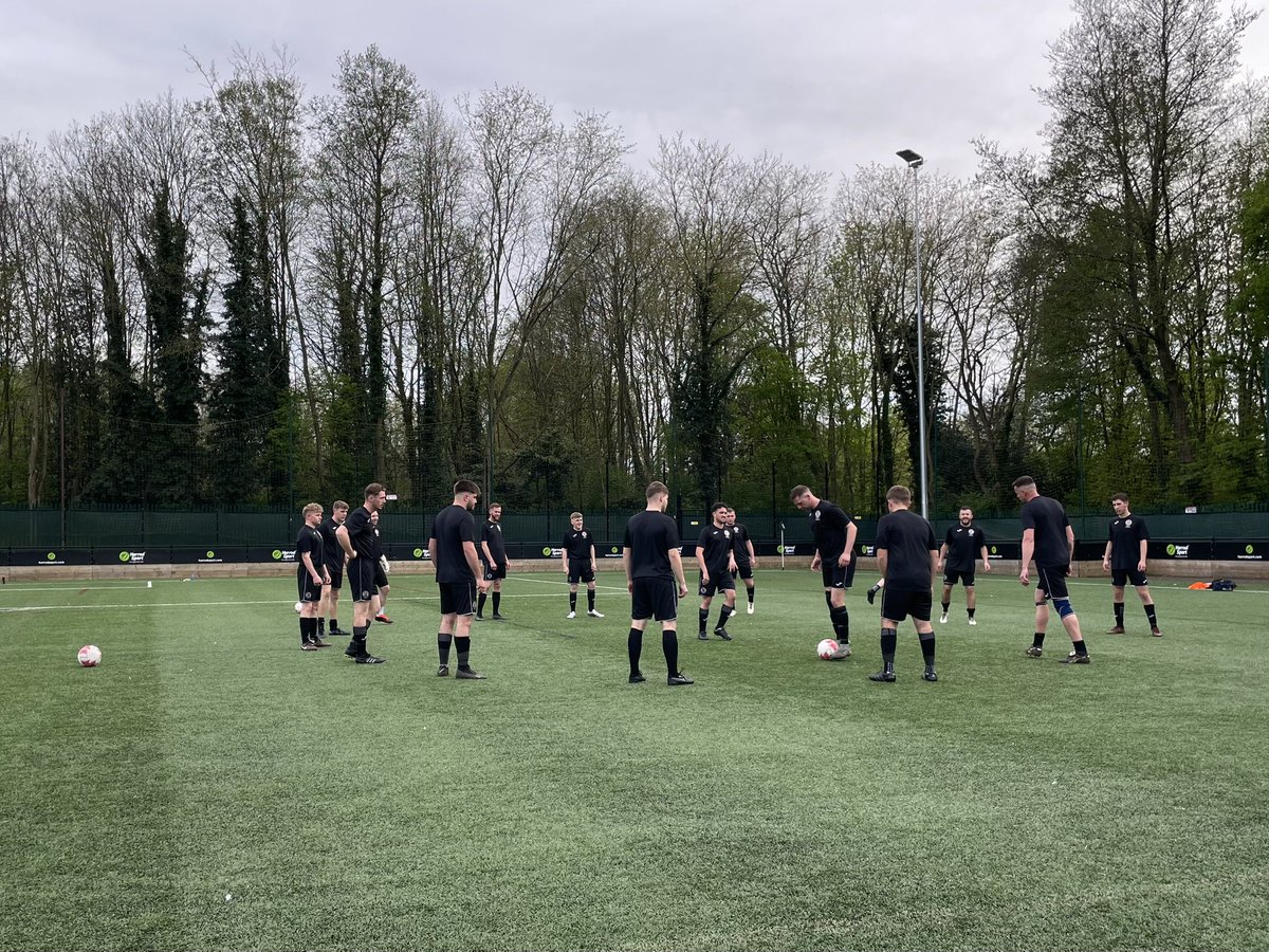 The teams are here warming up ahead of tonight’s @4Work15 #PrimaryCup Final at @theFDCNorfolk 💪 #NorfolkFootball ⚽️🏆