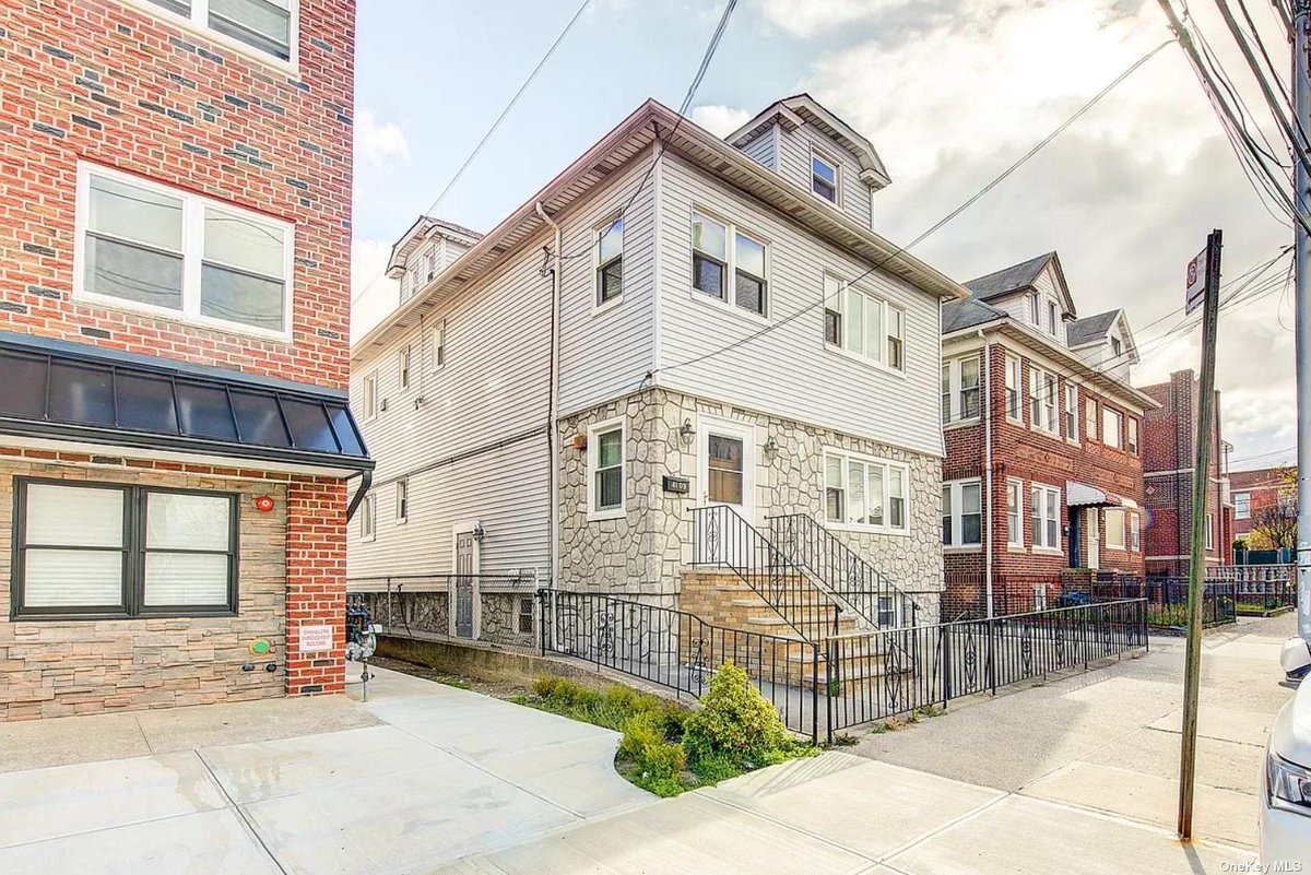 #justlisted in Astoria, Queens!
Carmela Homes have just listed a stunning 2 family home 📷 at 41-09 21st Avenue, in Astoria. This gem could be yours for a cool $1,788,000! 

#astoria #astoriaqueens #nycrealestate #queensrealestate #forsale #newprices #realtyexecutives