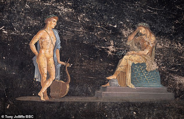 Not for all your gold In the rapture of the lark Shall my heart be sold. #Apollo bares all in attempting to seduce a glum-looking #Cassandra in this #fresco from the elegant black-walled dining room recently found at #Pompeii. #haiku #Rome #archaeology dailymail.co.uk/sciencetech/ar…