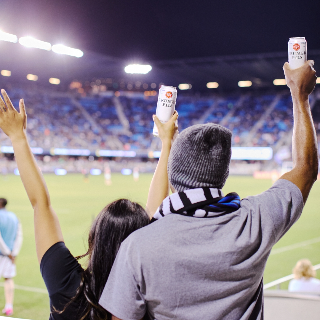 We're raising our cans and cheering the @sjearthquakes on to bring home the win tomorrow night! 🍻✨ ⚽ 
  
#BayAreaBeer #TheWorldsBestPilsner #BrewedInBerkeley #SJEarthquakes