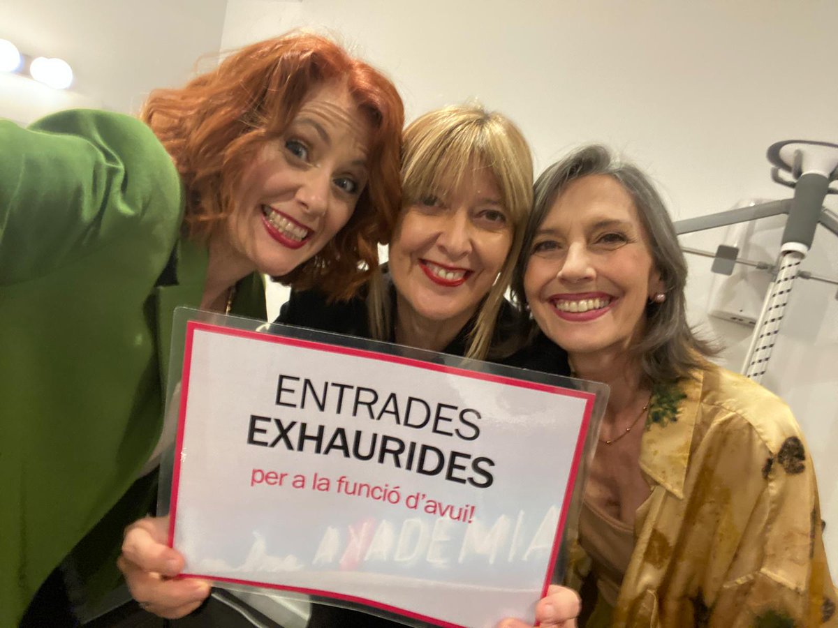 Entradas agotadas hoy, mañana y pasado. Parece que la primera andadura de 'La agente literaria' va más que bien. @teatreakademia teatreakademia.cat/espectacle/la-…