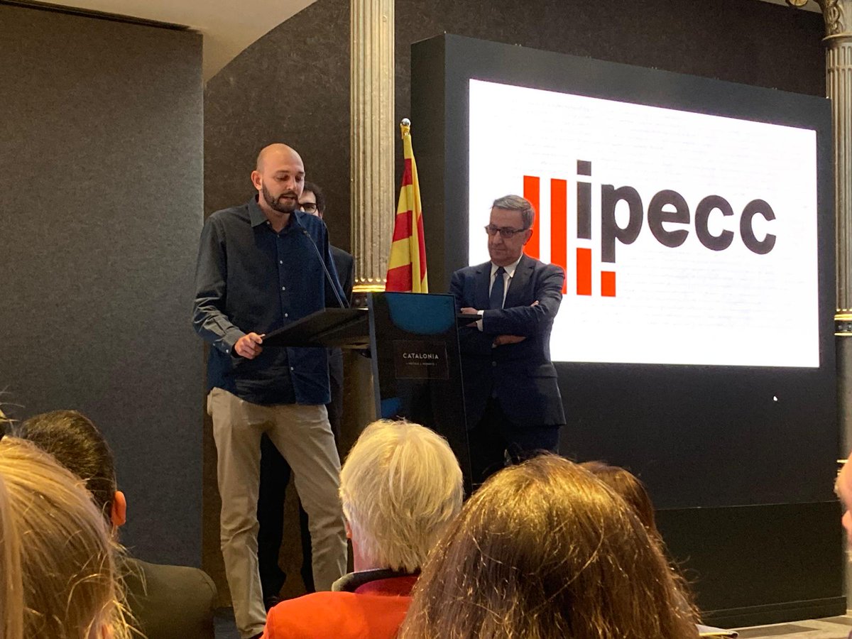 🏅Avui la @CCastelleraMAD del @CatalaCercle rep el premi #BatistaiRoca de l'#IPECC que reconeix la tasca de 10 catalans i catalanòfils a l'exterior

🎉Per molts anys #GatosDeMadrid i enhorabona a tots els guardonats‼️

#SomPinya #AmuntGatos #GatosyOlé #Castells #CatalunyaExterior