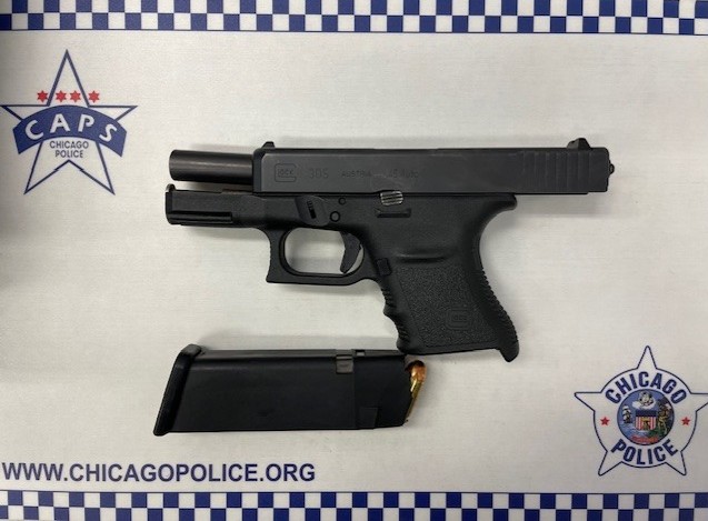 Beat 1164A was conducting a traffic stop on the 3900 block of W. Madison when the officers observed a weapon in the vehicle. Both offenders were placed in custody and a weapon was recovered. Great job officers!