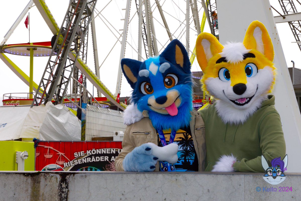 #FursuitFriday at the fair 🎢🎡 ✨with @Sash_theDragon✨ 📸 @Keito_VR 🪡 @LorfyTheFox