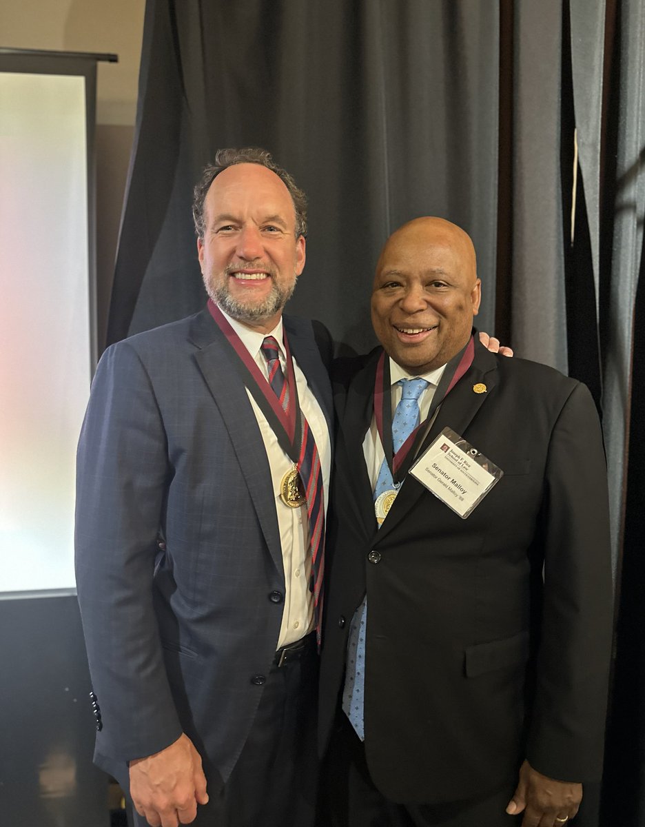 Congrats to @UofSCLaw alums @geraldmalloySC and @BruceBannister upon receiving the 2024 Compleat Lawyer Award for Distinguished Civic Service and Professional Accomplishment. Forever to Thee, Gerald and Bruce!