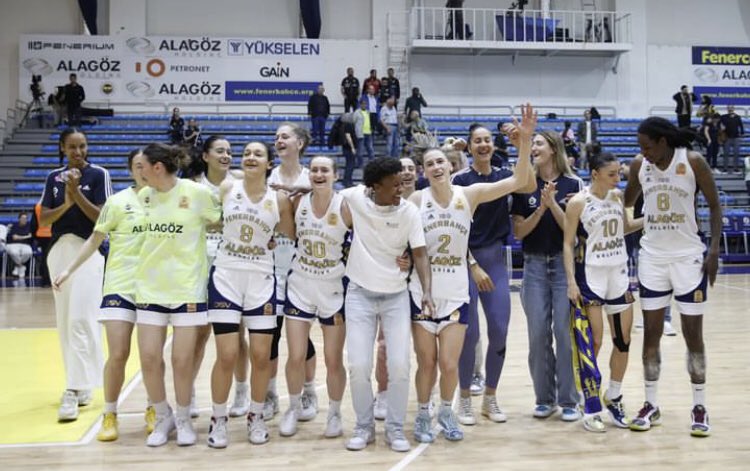 avrupanın en iyi takımı karşısında maç bitmeden Fener ağlama çalmak..bagırtmayın olm ya yallah üçüncülük maçına @cukurovabasket