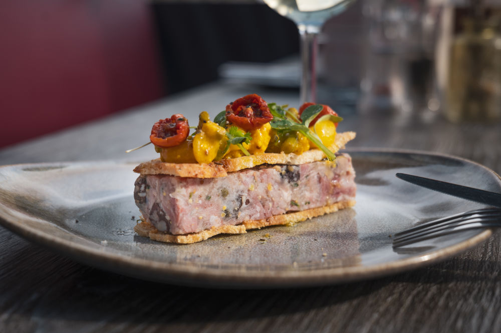 Ham Hock & Black Pudding Terrine, piccalilli sauce, sea salt croutes, watercress salad🤤

#starter #newdish #cherrytreeblackrod