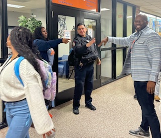👮‍♂️Officer Saenz is signing off‼️ He has been a guiding light to the kids & staff and has kept our campus safe. He will be greatly missed & we wish him the best! 💙🤍💙 #AtascaTigers #BestOfficer