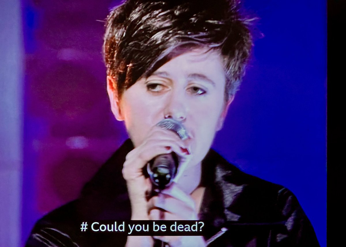 Lisekit's tweet image. Happy Friday pop pickers! Everything But The Girl are kicking off #TeamSofa’s Friday night with another visit to the #totp studio and a fabulously #1995watch satin maxi skirt and shirt combo