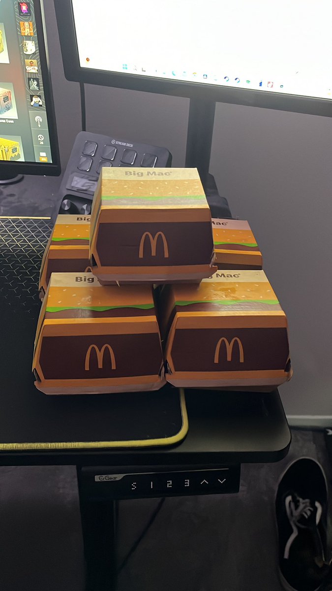 OPENING OVER 500 CASES TODAY - Every time I get a Pink or Red I eat a Big Mac - Huntsman Bright Water giveaway Type !bright to win! Twitch.tv/killdozer_tv