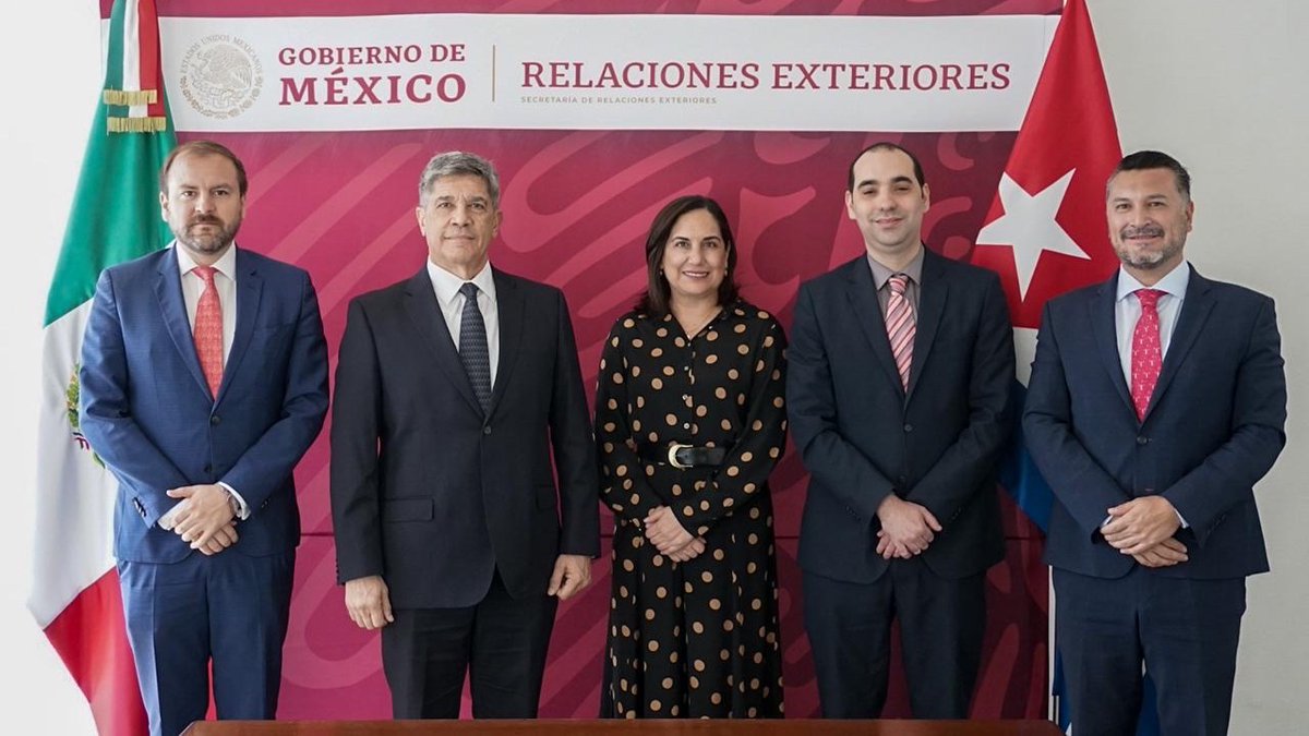 📸 Hoy, la subsecretaria para América Latina y el Caribe recibió en la @SRE_mx al viceministro de Relaciones Exteriores de Cuba, @CarlosFdeCossio, para revisar el estado de la relación bilateral 🇲🇽- 🇨🇺 en materia de diálogo, migración y solidaridad. 🇲🇽🤝🇨🇺 #DiplomaciaCercana…