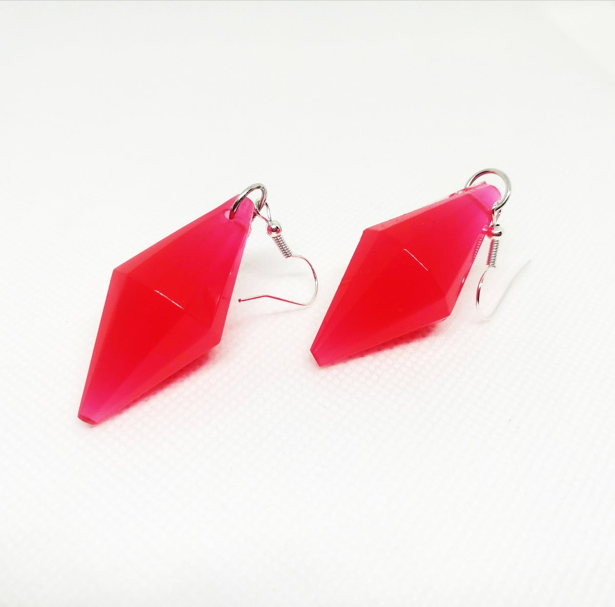chiaracat's tweet photo. Angry Red Plumbob for sale! https://t.co/ZzZBDcqsF3  #simmers #thesims4 #ts4 #thesims https://t.co/PLLDHo0dX0
