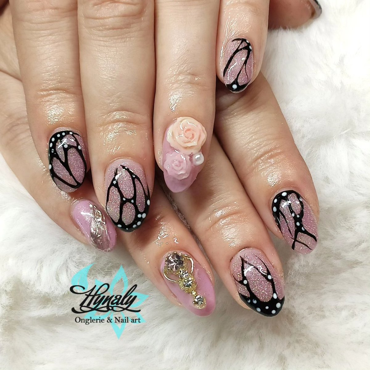I wanted to make more butterflies, so my customers make my wish come true ❤️ 

This set is so romantic 💞 

#nails #nailart