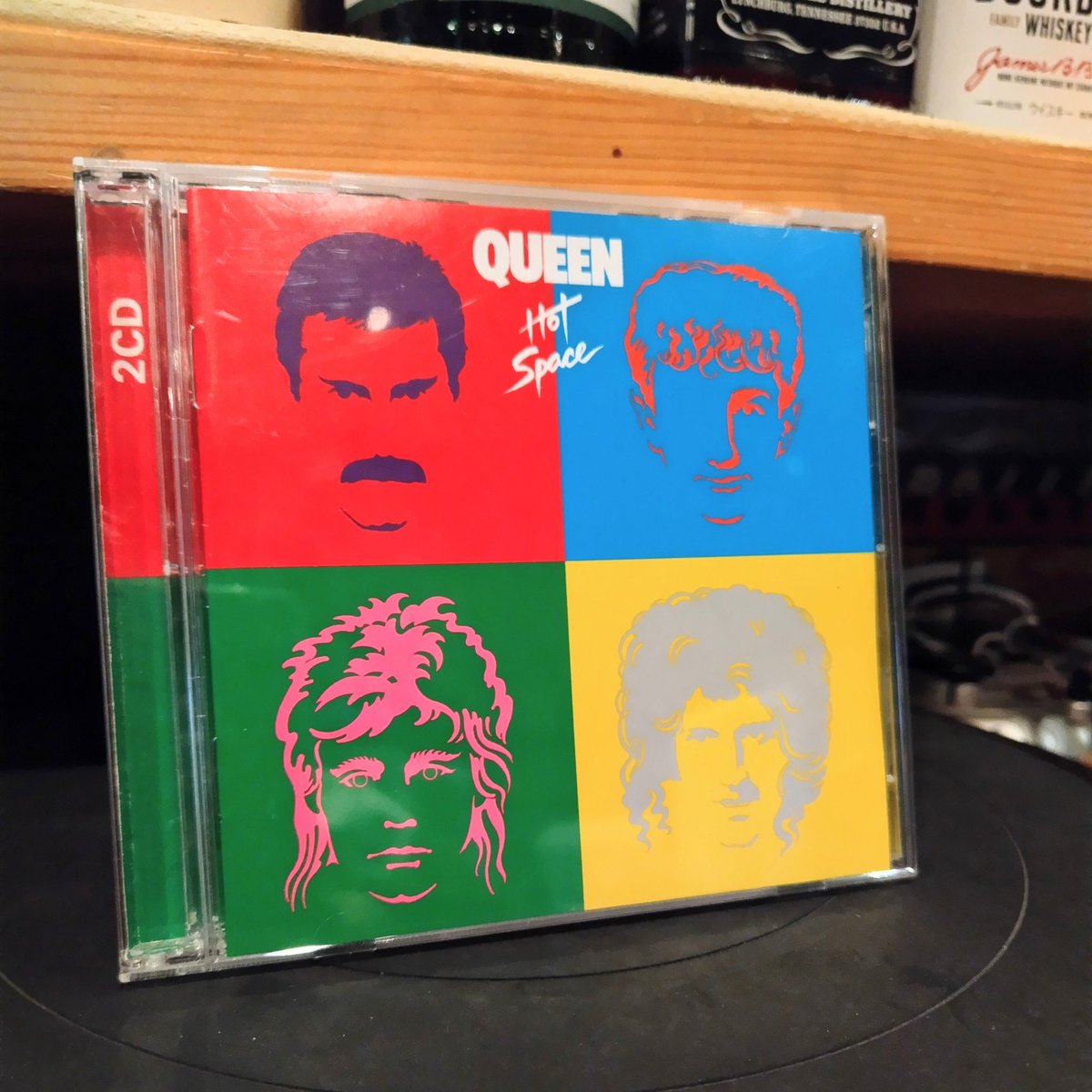 今日は、明日札幌でライヴがあるQUEENESSのフレディ・エトウさんがご来店になったのですが、入店した時にちょうど「アンダー・プレッシャー」のリクエストがあり、あまりのタイミングの良さにビックリ🎵さて、そろそろ閉店の時間。明日もご来店お待ちしております🍻
#QUEEN #QUEENESS #underpressure