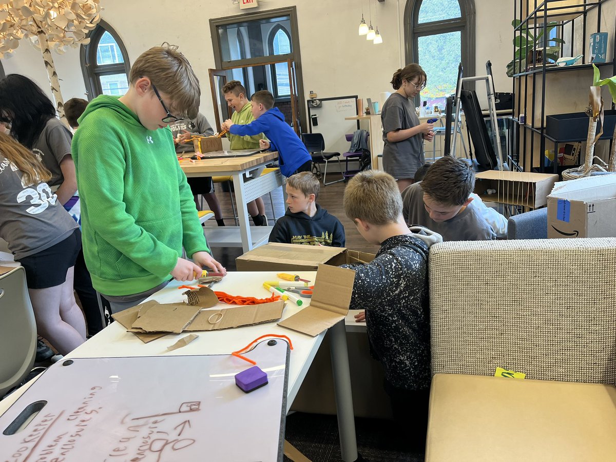 This week @FluxSpace_io Pittsburgh hosted some creative 6th graders from Shannock Valley Elementary. Students collaborated, engaged in design thinking work, and created some cool prototypes! Field trips for kids, teacher workshops, or hosting events, message me if you’d like to