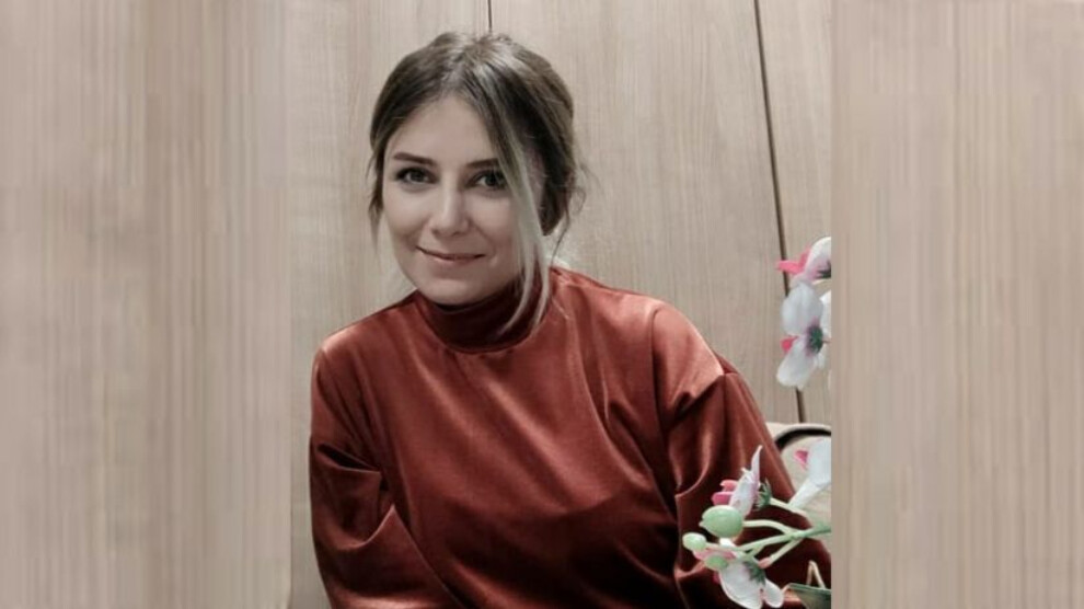 Sincan Kadın Kapalı Cezaevinde tutuklu olan Özge Özbek'in beyninde 10’un üzerinde tümör bulunmasına rağmen tahliye edilmiyor. Her geçen gün hasta kadının aleyhine işliyor. Özbek'e tahliye şart! @aydinsule1 @aysenuryazici SincanCİKte HakİhlalleriVar