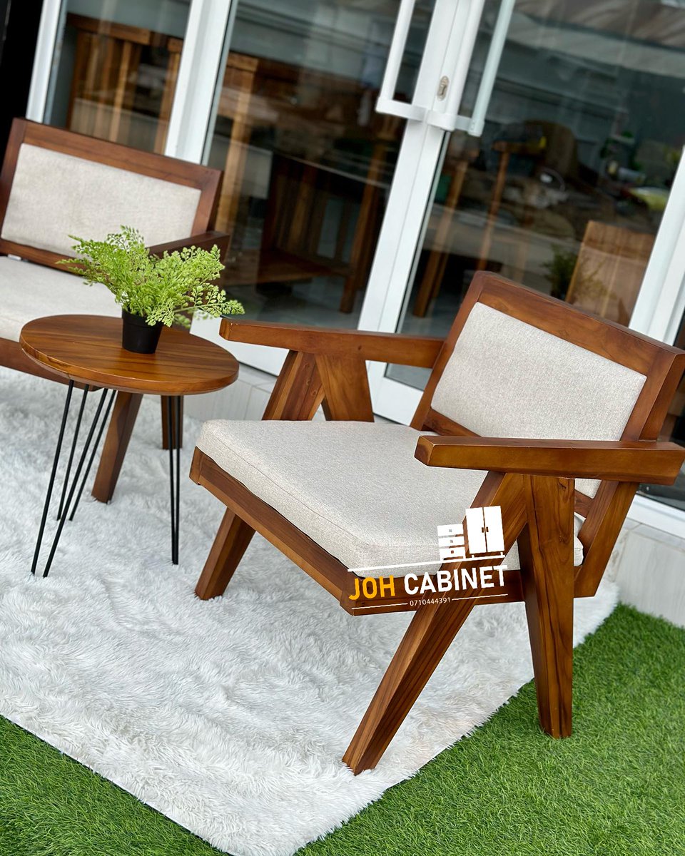 Arm rest chair za kishua kabisa mbao Teak wood pori Set hii unaipata kwa Tsh 980,000 tu Follow us @Joh_cabinet Kuona sample zetu mbali mbali Call us 0710444391 We are located at keko furniture