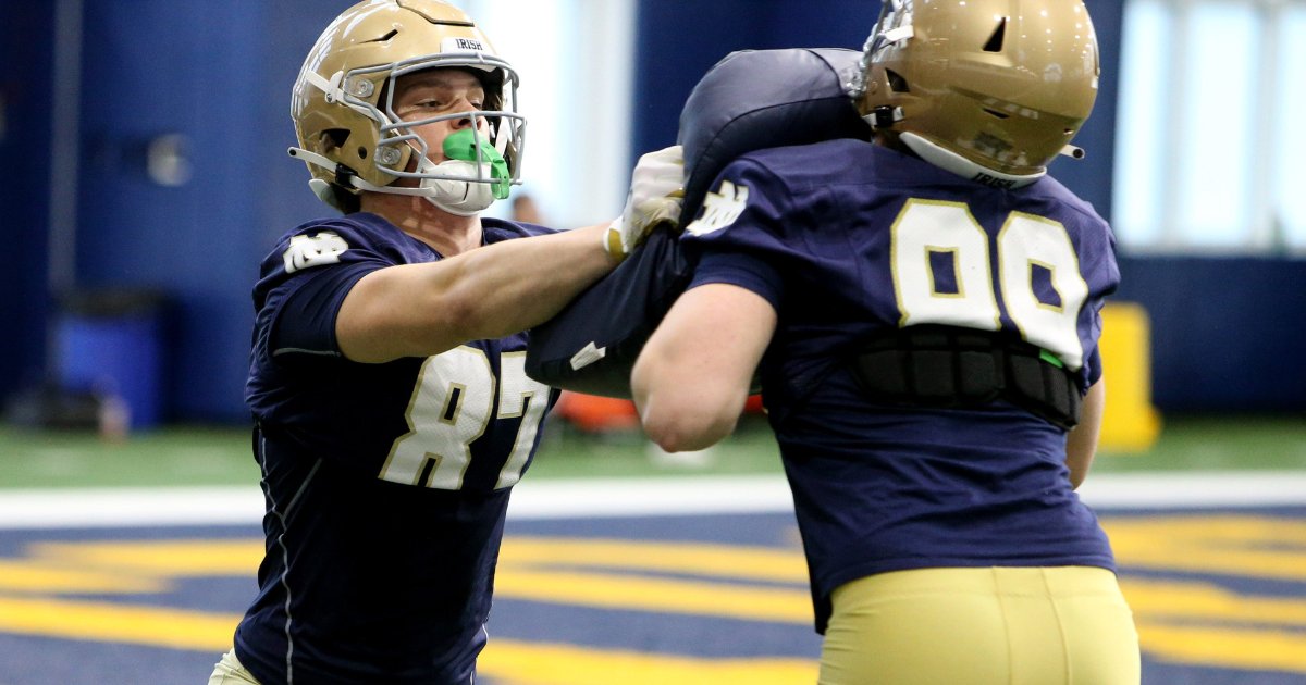 What has Notre Dame's TE room looked like with several injuries this spring? It's been the Cooper Flanagan show, and Mike Denbrock is impressed. 'Coop has been fantastic all spring,' Denbrock said. 'Very encouraged by where he’s headed.' @BGInews story: on3.com/teams/notre-da…