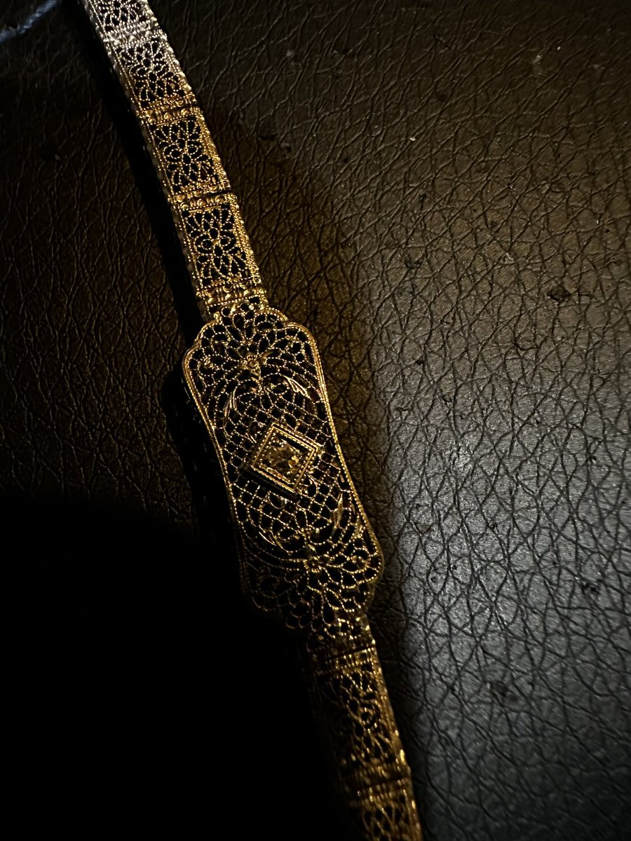 vtwebdesign's tweet photo. #14ksolidgold vintage bracelet, no markings original clasp replaced. Acid tested at 14k. $1,000 obro. Came from estate of #Hollywood screen writer in #Vermont and is the last piece that I have left from the collection. It does have a small natural diamond but it’s tiny probably 0.1 or less. Awesome craftsmanship intricate detail. If you pay in crypto I can ship and I will give you 5 days from delivery to acid test and return for full refund if not satisfied. Send usdc on #base blockchain send dm if interested