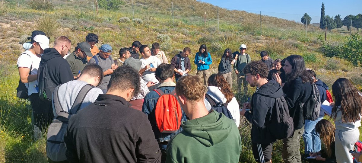 Hoy estudiantes del Grado en Ingeniería Forestal han tenido viaje de prácticas de las asignaturas Ecología y Geobotánica ibérica y macaronésica