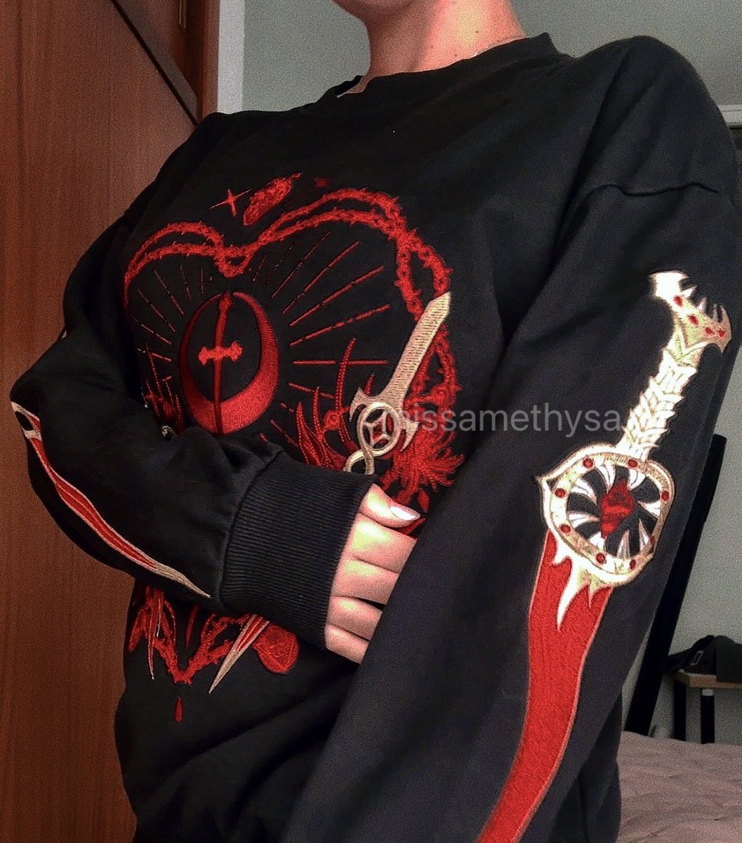 🖤Giveaway time 🖤

Win an embroidered sweatshirt! 

To enter:
- Follow + Like + RT
- Tag a friend!

Good luck &lt;3