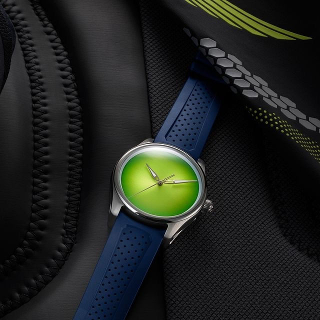 Who knew that green can be so electrifying? The newest member of the @MoserWatches Pioneer family with a new Citrus Green fumé Concept dial.

#TourneauBucherer #HMoser #Pioneer #CitrusGreen  #hmosercie#Moserwatches #VeryRare #WatchesAndWonders2024