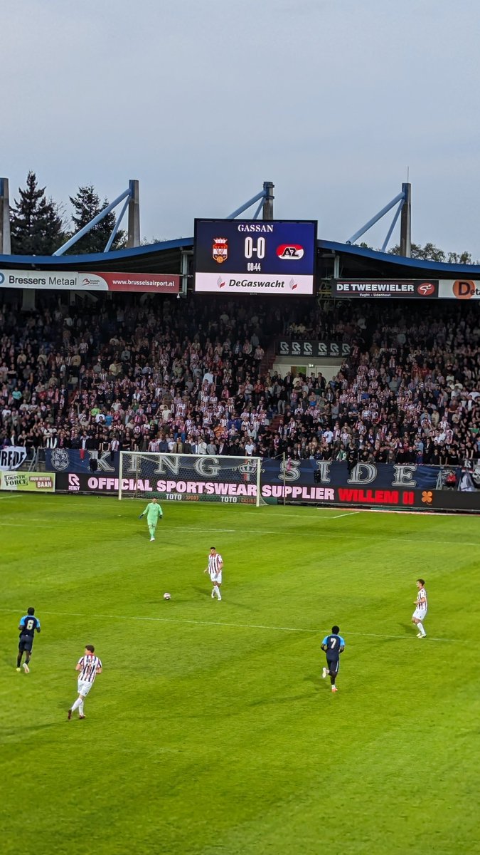 Basjegek's tweet photo. @WillemII mooie nieuwe schermen maar de tijd is niet te lezen. https://t.co/4xZ3la8PFy