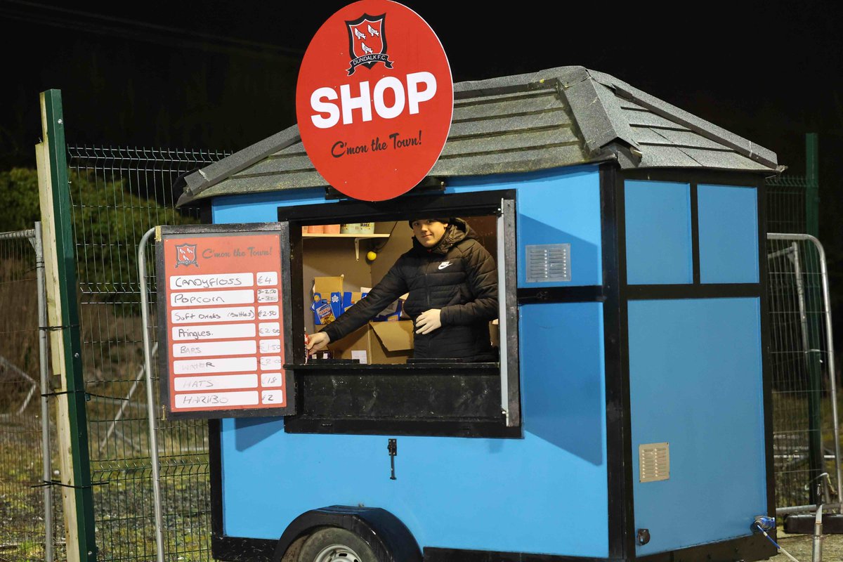 🍟Food and drink is available from Mullens and The Brew Crew in various parts of the ground. 🍫 Sweets and snacks are on sale from our shop in the Shedside corner.