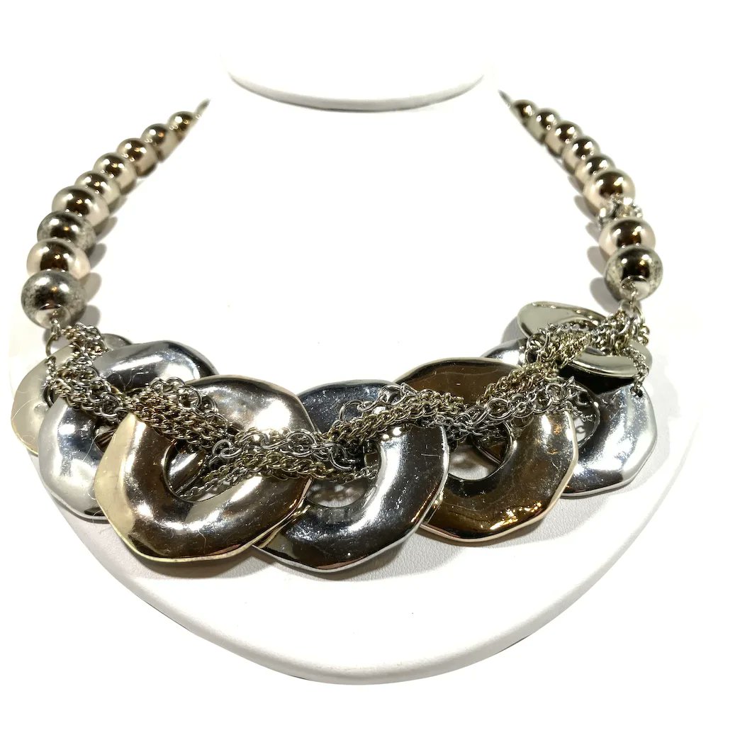 Bold Shiny Silvertone Metal Beaded Necklace with Large Circles Intertwined Drop #rubylane #vintage #retro #necklace #jewelry #beaded #vintagejewelry #giftideas #jewelryaddict #vintagebeginshere #mothersday2024 #fashionista #diva #glam rubylane.com/item/136230-E1…