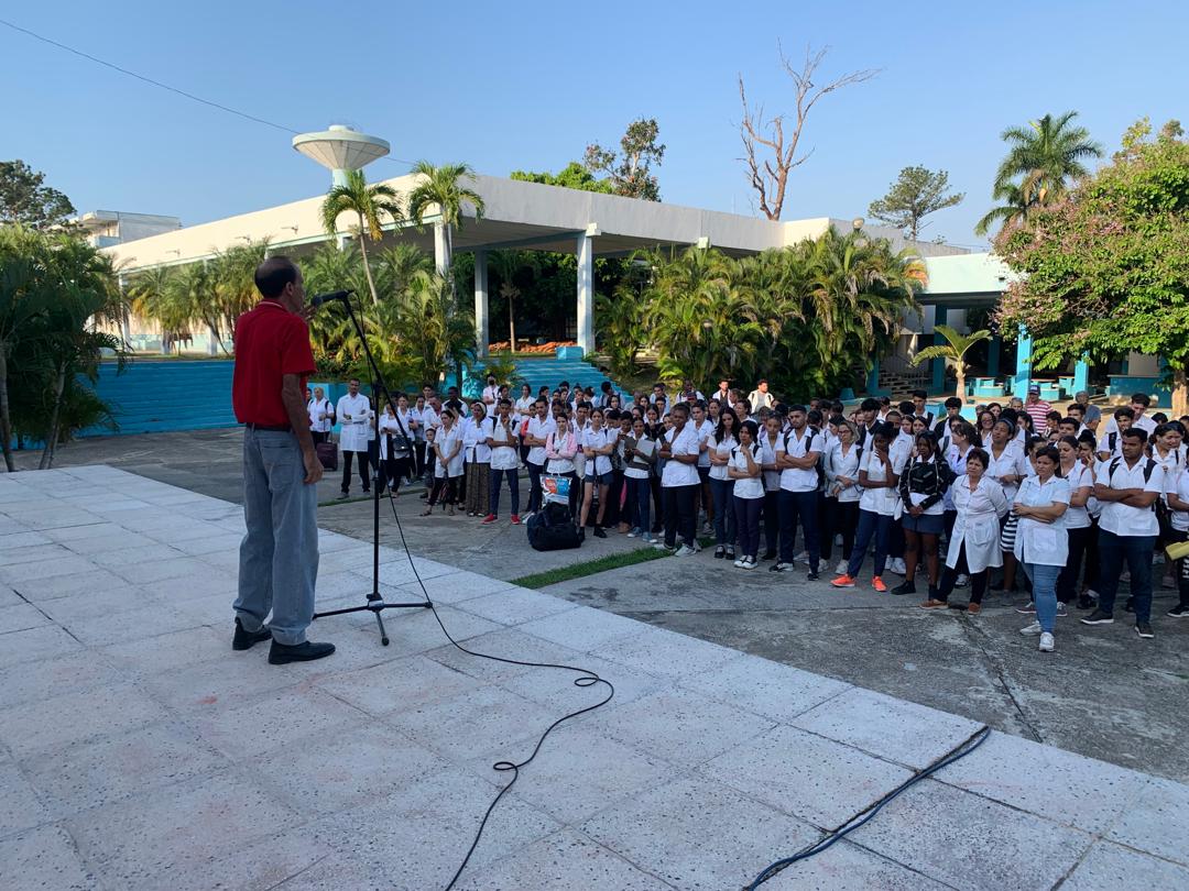 Se efectuó matutino especial en la #UCMPinar recordando la epopeya de Playa Girón.
#Feu
#UnidosXCuba
#PinardelRio