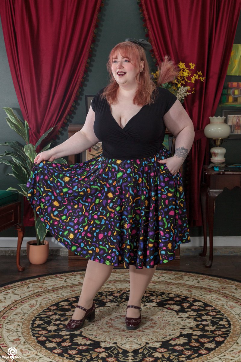 calling all ms. frizzle stans... boy have we got the skirt for you 🦠 🧪 size inclusive (XS-8X) 🧪 made ethically 🧪 pockets deep enough to hold all of your beakers and petri dishes and what have you #midiskirt #plussizefashion #ethicalfashion