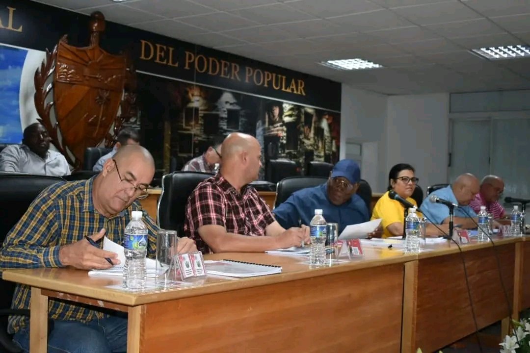 portal_villa's tweet photo. Con la presencia del Vicepresidente de la República de Cuba @SalvadorValdesM , tiene lugar el Consejo Provincial del Poder Popular presidido por la Vicegobernadora @MilaxyA , al cual también asiste el Viceprimer ministro @JorgeLuisTapiaF ( siga el 🧵 informativo) https://t.co/lauBmdmNQA