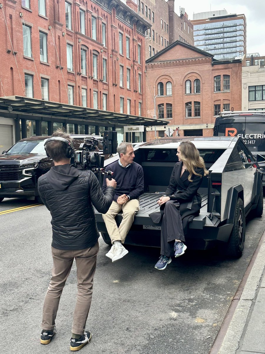 The tailgate of the future! 💫 @turo #cybertruck @cheddar