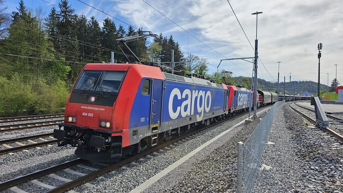 Heute darf der #CargoWolf im Auftrag von @SBBCargo einen 2.400t schweren Zug von Basel in den RBL fahren. Endlich mal wieder einen richtigen Güterzug fahren. 😁