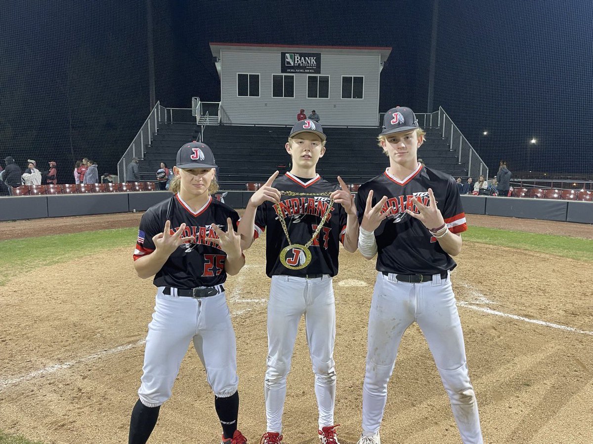 JV Indians reach double digit Wins with last night victory moving to 10-2 on the season. PoG Dawson Eftink: 2.0 IP, 0H, 1BB, 5K @willthomas_01: 3.0 IP, 0H, 1BB, 5K @kbrockmire26: 1-3, 3B, 3RBI
