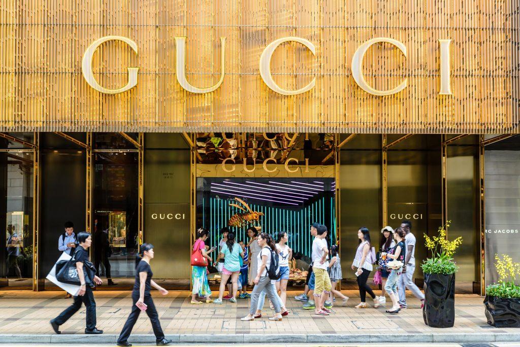 Luxury fashion house @HouseOfGucciMov has appointed former @LouisVuitton   and @Prada communications leader Stefano Cantino as its deputy CEO.

Read more below 
#fashion #fashionnews #peoplemoves  bit.ly/3TXfYMd
