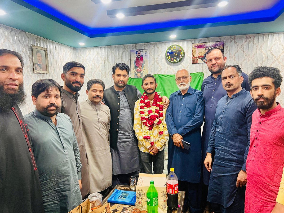 ZohaibChinu's tweet photo. شاہدرہ : حقیقی ایم این اے @aliijazbuttar کی میری رہائشگاہ آمد۔❤
عید مبارکباد سمیت جیل سے 126 دن ناحق قید کاٹنے کے بعد رہائی کی مبارکباد دی۔
اس موقع پر حلقہ سے پارٹی کےدیرینہ دوست ملک رضا ، رانا جاوید قادری ، مقصود جاوید سلہری ، اعظم سواتی ، زاہد ابدالی ، اسفند مغل سمیت دیگرشامل https://t.co/sp0r6OM35c