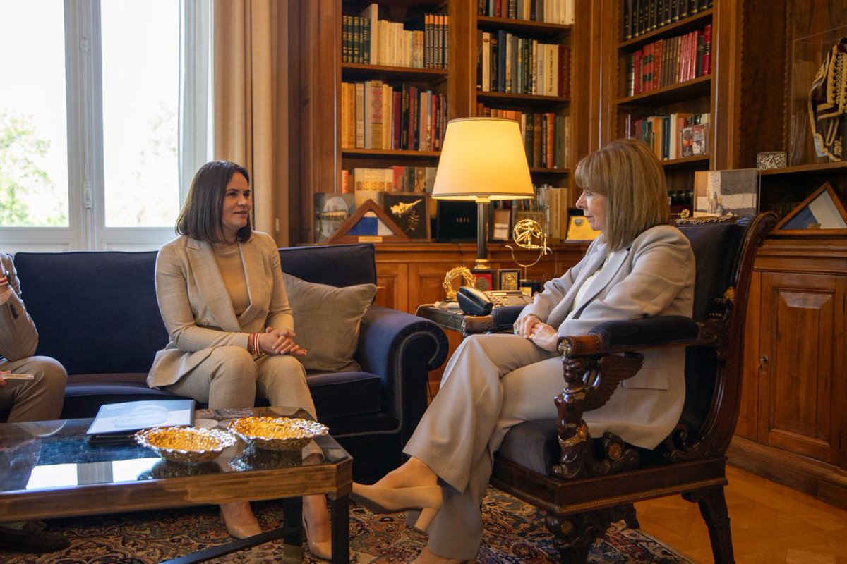 Great to see you again, @PresidencyGR Katerina Sakellaropoulou. Just after our last meeting, Lukashenka hijacked the @Ryanair flight from Athens. He must be held accountable! Thankful for our discussions on 🇬🇷's role in European security & efforts to bring freedom to #Belarus.