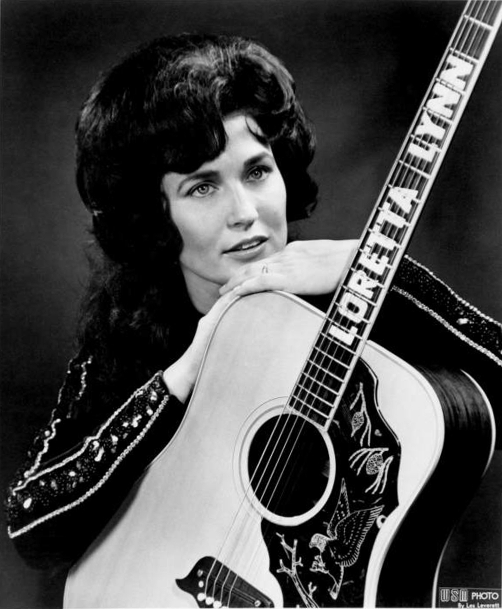 Remembering Loretta Lynn on her birthday 🙏 What are your favorite @LorettaLynn songs / lyrics / memories / photos? #LorettaLynn