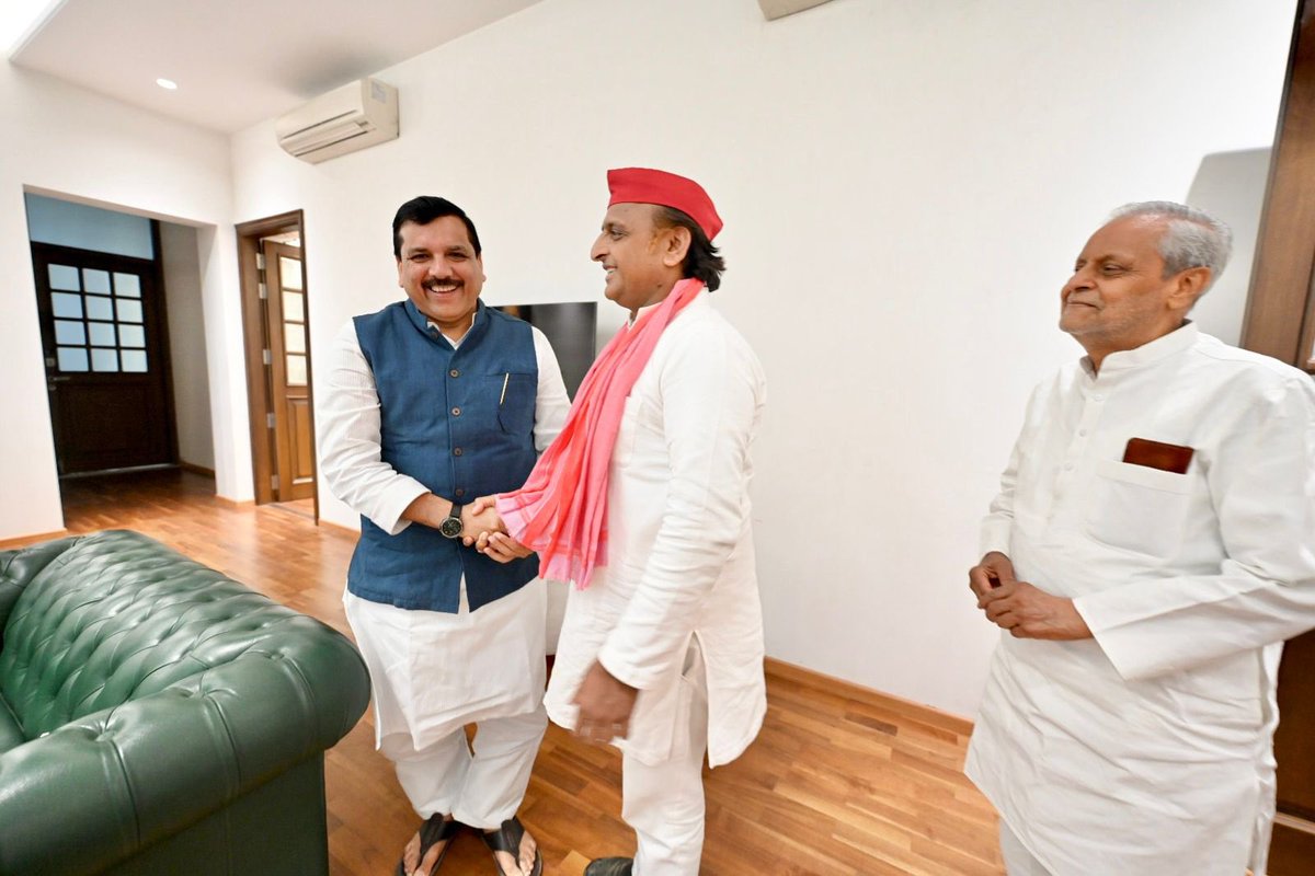 yadavakhilesh's tweet photo. एकता में जीत है! https://t.co/pXuF4sR7eJ