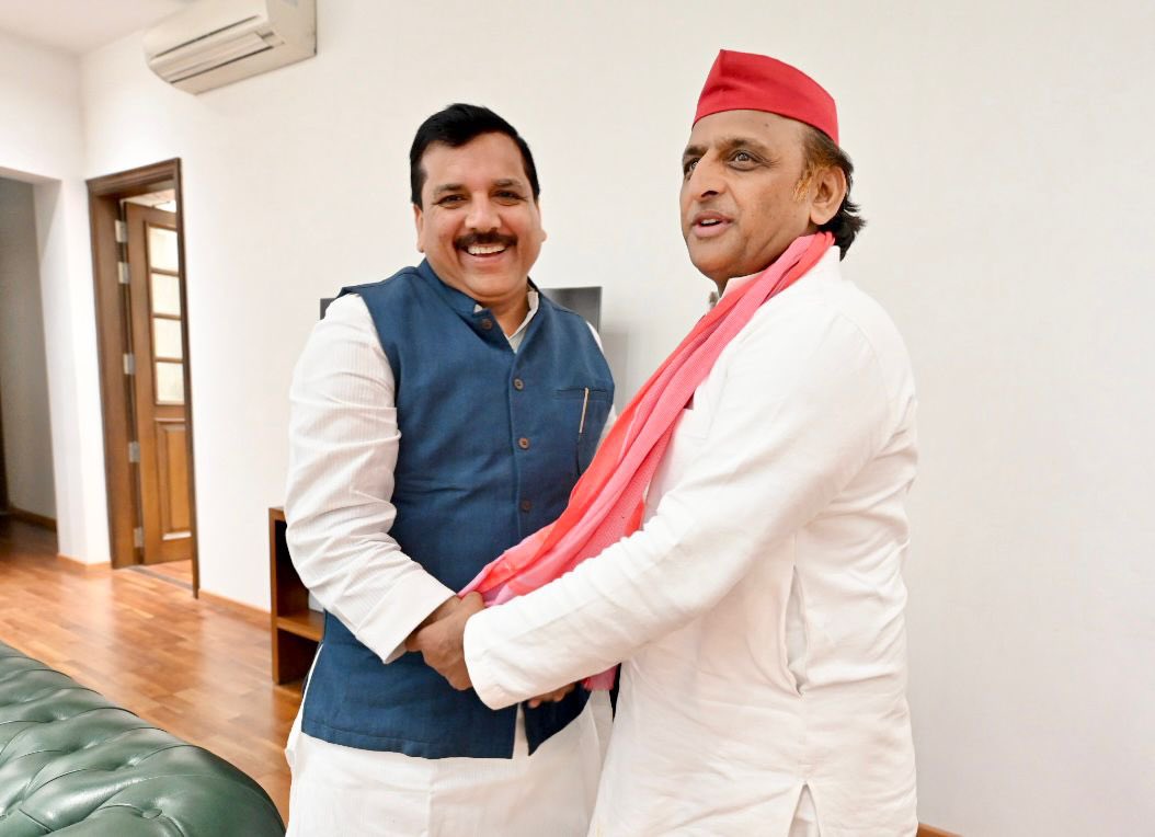 yadavakhilesh tweet picture