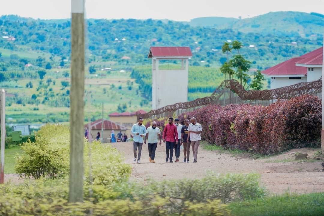 HEBobiwine's tweet image. The criminal regime has this afternoon blocked us from seeing our comrade brothers stuck at Kitalya Prison for over three years. The officers on duty told us that they were following instructions from above. They told us that only Johnson Byabashaija, the Prisons boss can permit…