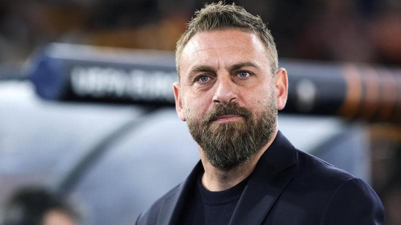 De Rossi allena la Roma da 16 partite. Ha perso solo una volta e in queste 16 partite la Roma ha segnato 31 gol. In queste partite Lukaku, la loro unica punta, ha segnato appena 3 gol Che altro dire