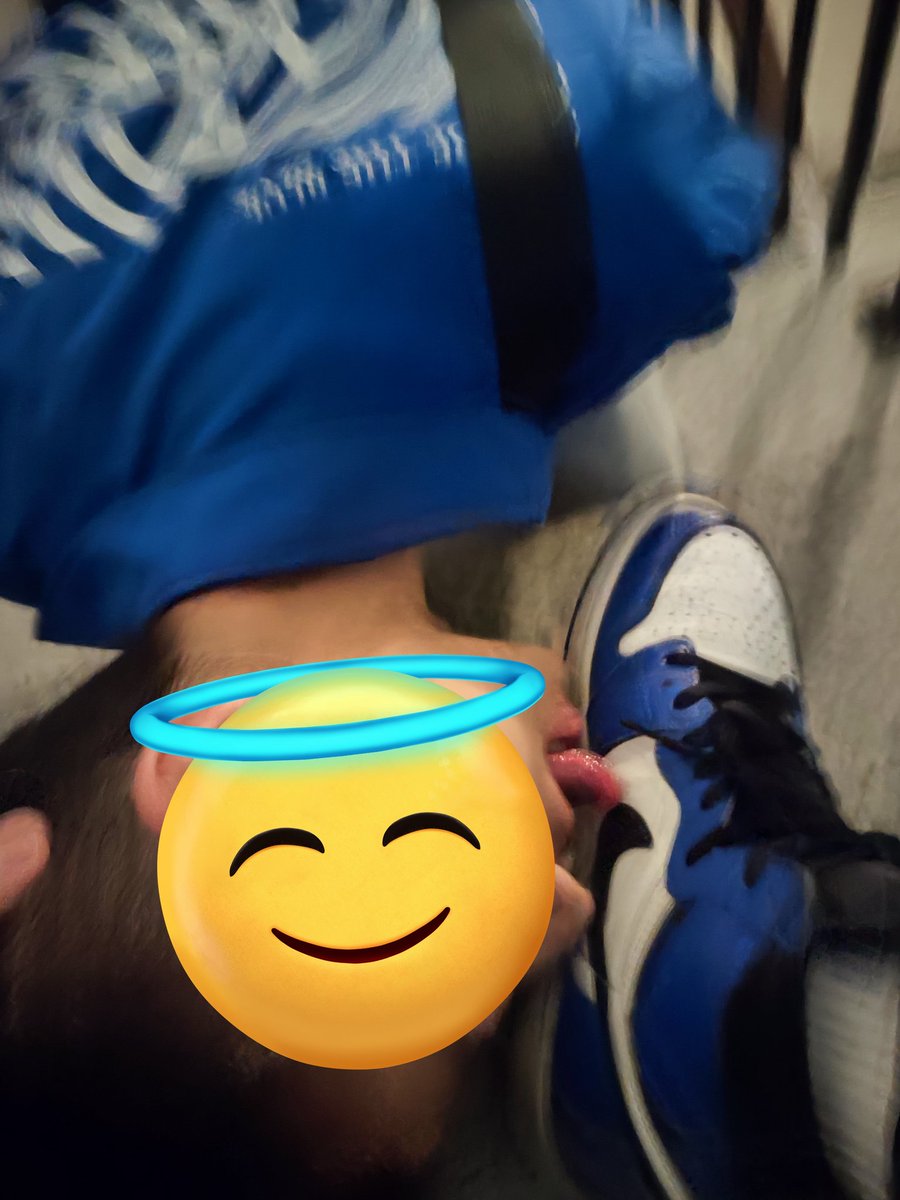 野外篇之伍
这鞋和这衣服还挺配
有狗愿意舔鞋底吗  来报个名