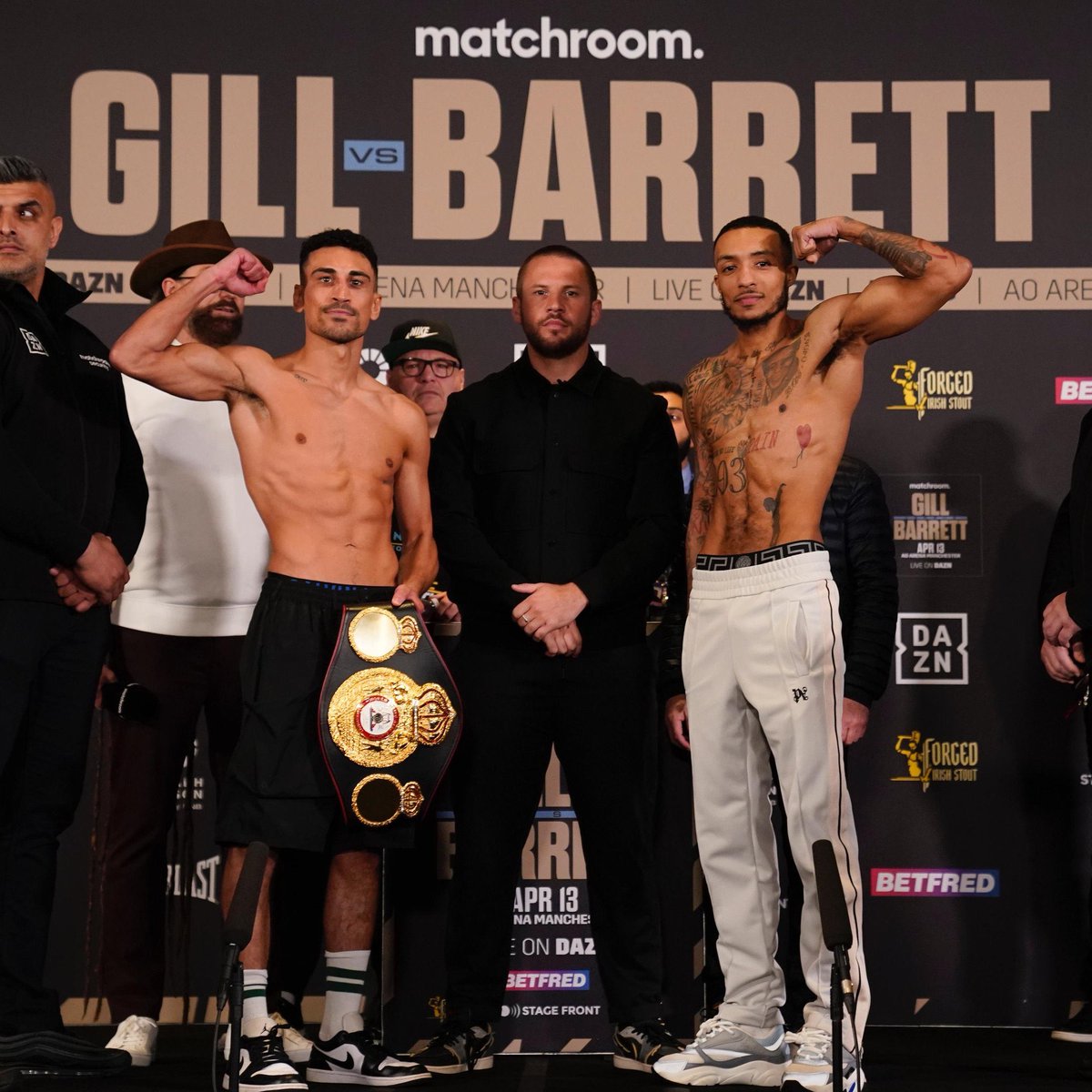 Weigh-in done in Manchester ⚖️ Gill: 129.5 lbs Barrett: 129.6 lbs WBA Super Featherweight International Championship 🏆 📸 @MatchroomBoxing