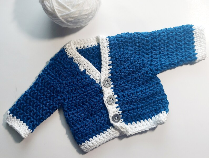 🧶This absolutely adorable little sweater is perfect for a preemie baby.  This little cardigan will make a special gift for a baby shower, it's unique and handmade with love perfect for a tiny newborn baby. 🛍
craftycadychicks.etsy.com/listing/148855…
#baby #crochetsweater #newborn #showergift