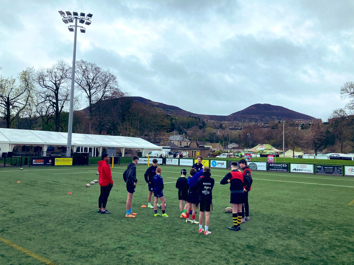 Thank you to @MelroseRugby and the local Border kids for attending our Coaching Clinic 🤝🏉⭐️ We hope you enjoyed the experience and take some top tips away 🫡 I hope you have a top weekend @Melrose7s ☀️🏉✅ #melrose7 #coachingclinic