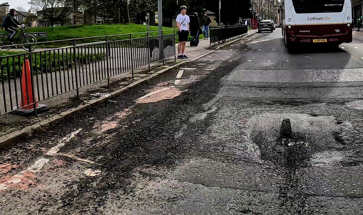 Bruntsfield Place, another top quality road repair by Scott Arthur's Edinburgh Council Department of Transport Blunders. Pic taken 2 days after the repair......