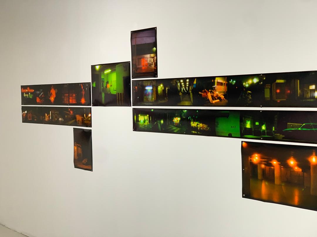 Archivo Fotografía Urbana (@elarchivove) on Twitter photo (2/3)
La exhibición, resultado de la alianza entre la <a href="/Sala_Mendoza/">Sala Mendoza</a> y #ElArchivo, estará abierta hasta inicios del mes de junio y reúne las series “Peregrino” de <a href="/Gabriel_a_fs/">Gabriel Fernández</a> y “CCS/BOG 22/23” de Pintos Armas. (2/3)
La exhibición, resultado de la alianza entre la <a href="/Sala_Mendoza/">Sala Mendoza</a> y #ElArchivo, estará abierta hasta inicios del mes de junio y reúne las series “Peregrino” de <a href="/Gabriel_a_fs/">Gabriel Fernández</a> y “CCS/BOG 22/23” de Pintos Armas.